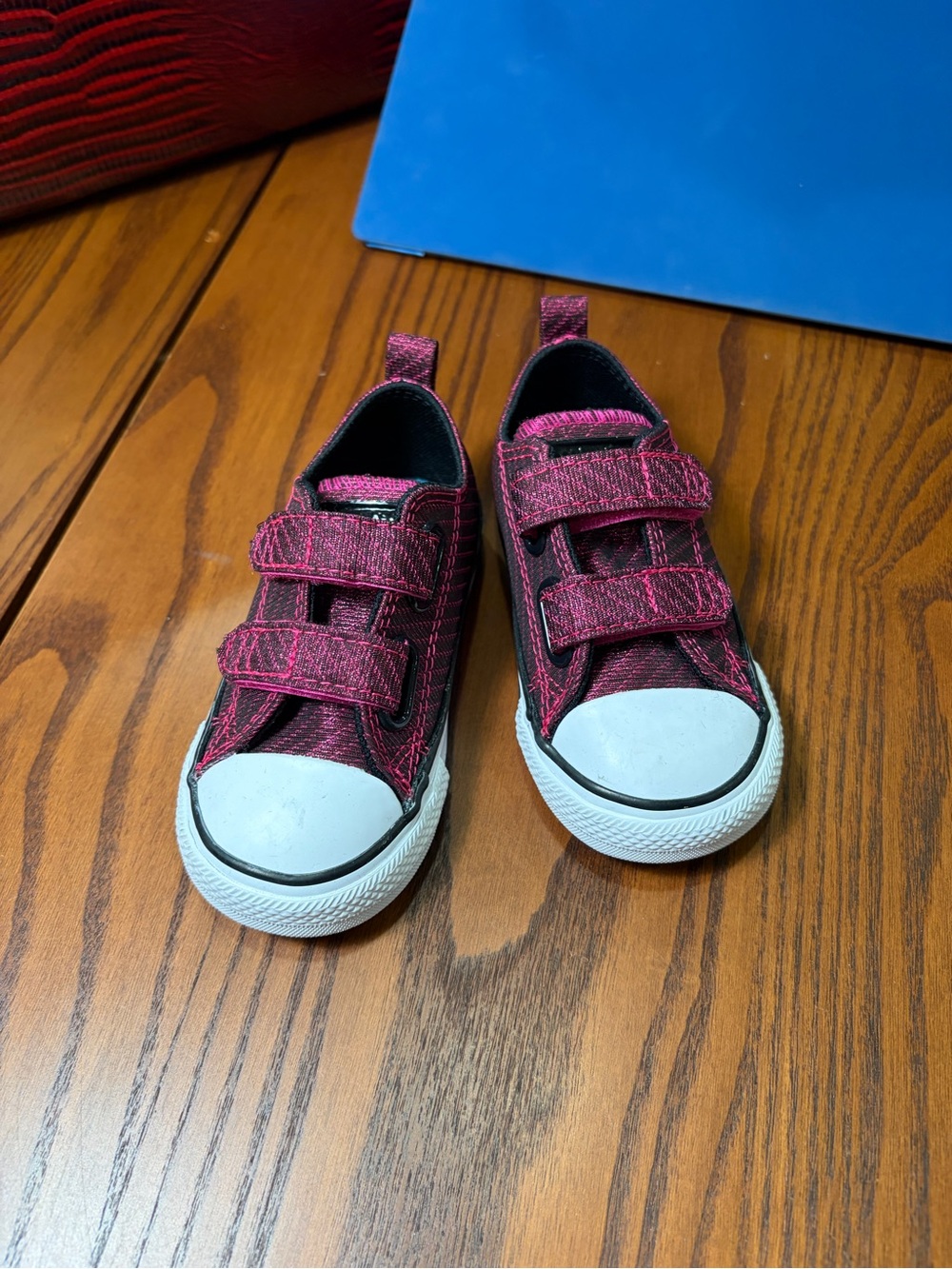 Converse Kids Glitter Velcro Sneaker NWOT